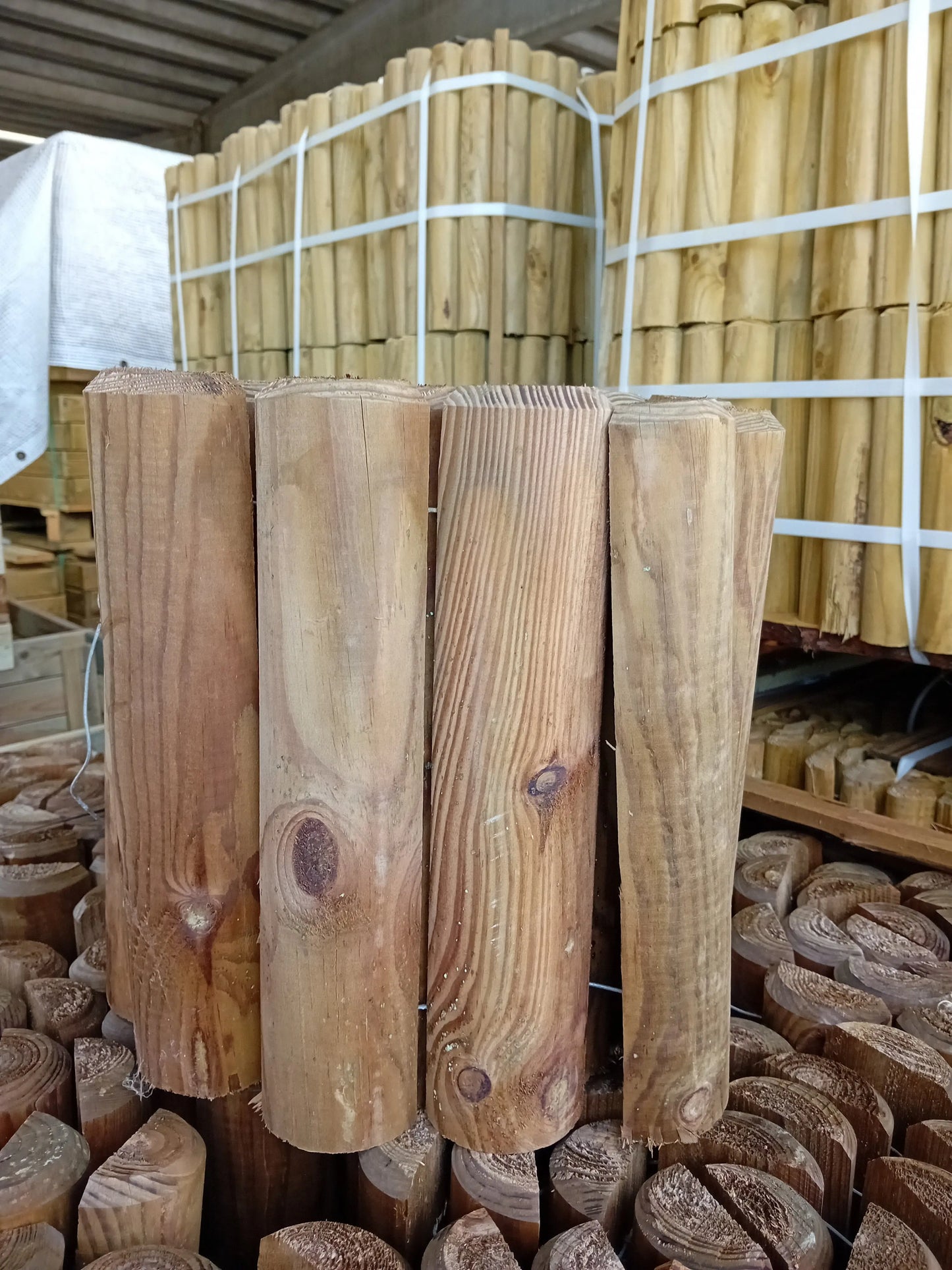 BORDURA 7x30x200 A ROTOLO IN LEGNO DI PINO IMPREGNATO Brico Pali Legno by Holz Brenz srl
