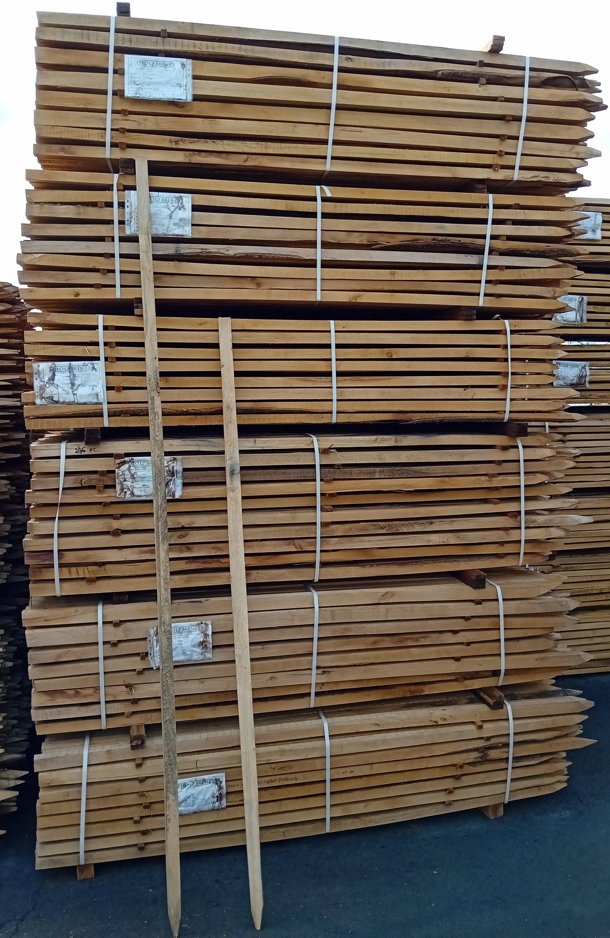 Listello quadrato 3x3 e 4x4 di castagno con punta (10pz) Brico Pali Legno by Holz Brenz srl